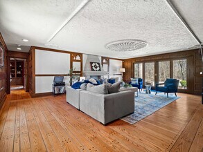 1811 Breezewood Dr in Akron, OH - Building Photo - Building Photo