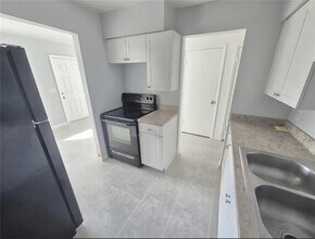 2418 Wishing Well Cir in Tampa, FL - Building Photo - Building Photo