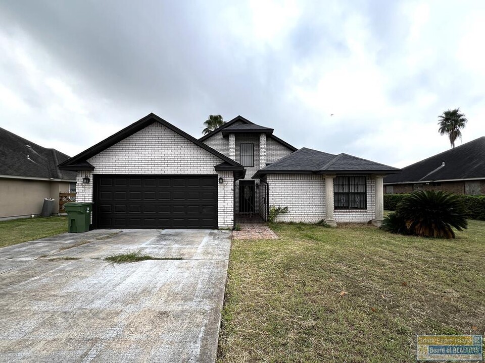 1547 Guadalajara Ave in Brownsville, TX - Building Photo