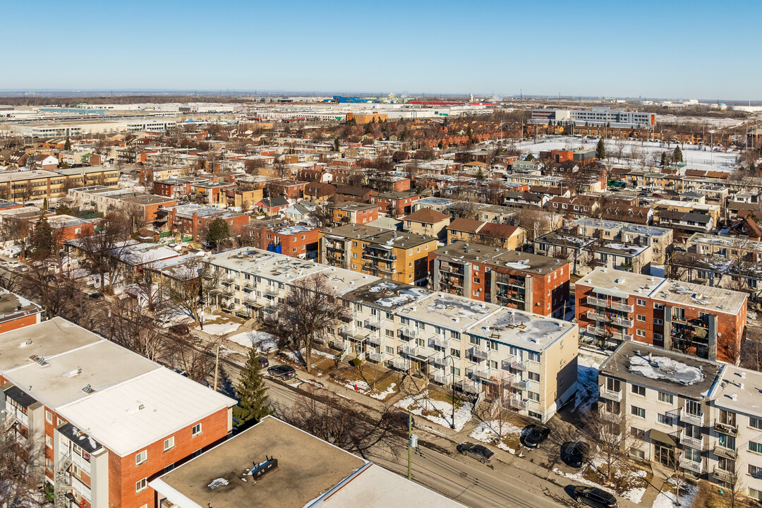 7415 Des Ormeaux Av in Montréal, QC - Building Photo