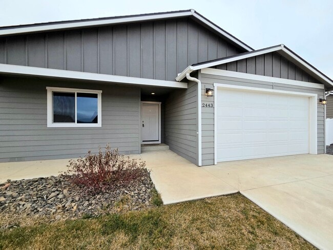 property at 2443 3rd St SE