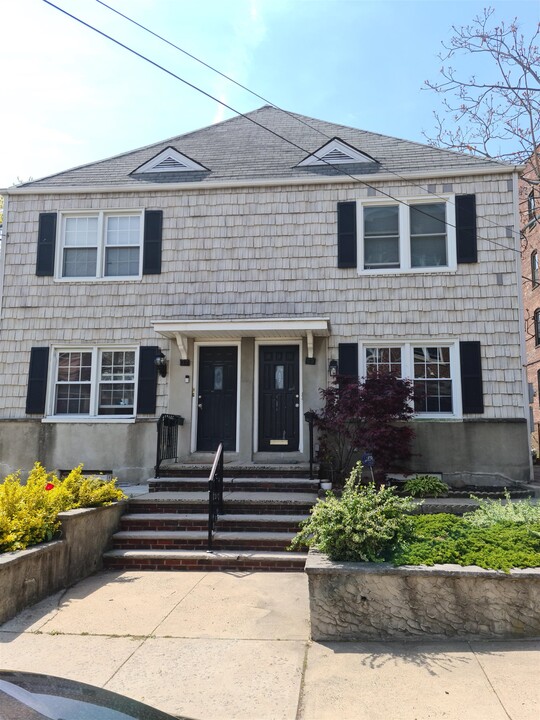 39 Kelly Pkwy-Unit -1 in Bayonne, NJ - Foto de edificio