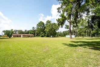 10994 Fostoria Rd in Cleveland, TX - Building Photo - Building Photo