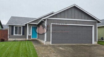 4031 Dunlap Ave NE in Albany, OR - Building Photo