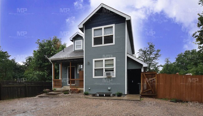 property at 622 S Loomis Ave