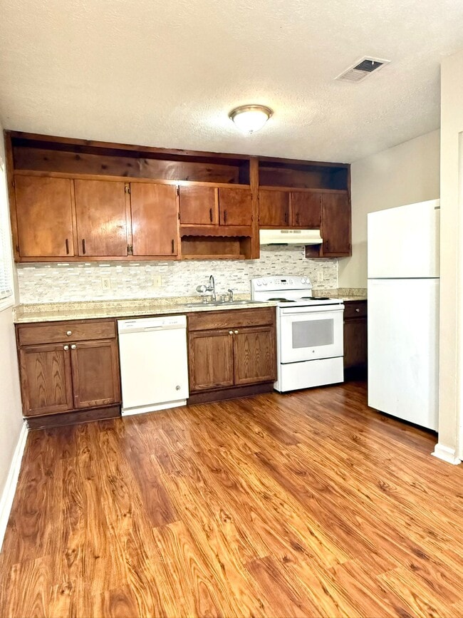 3638 Sweetbriar Cir in Lithia Springs, GA - Building Photo - Building Photo