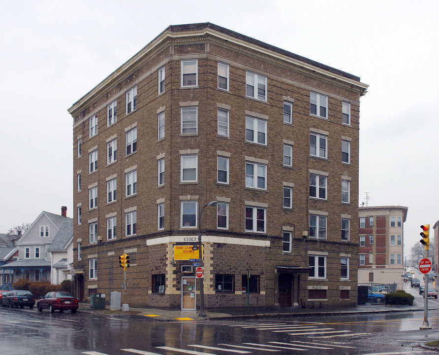 45 Linden St in Holyoke, MA - Building Photo