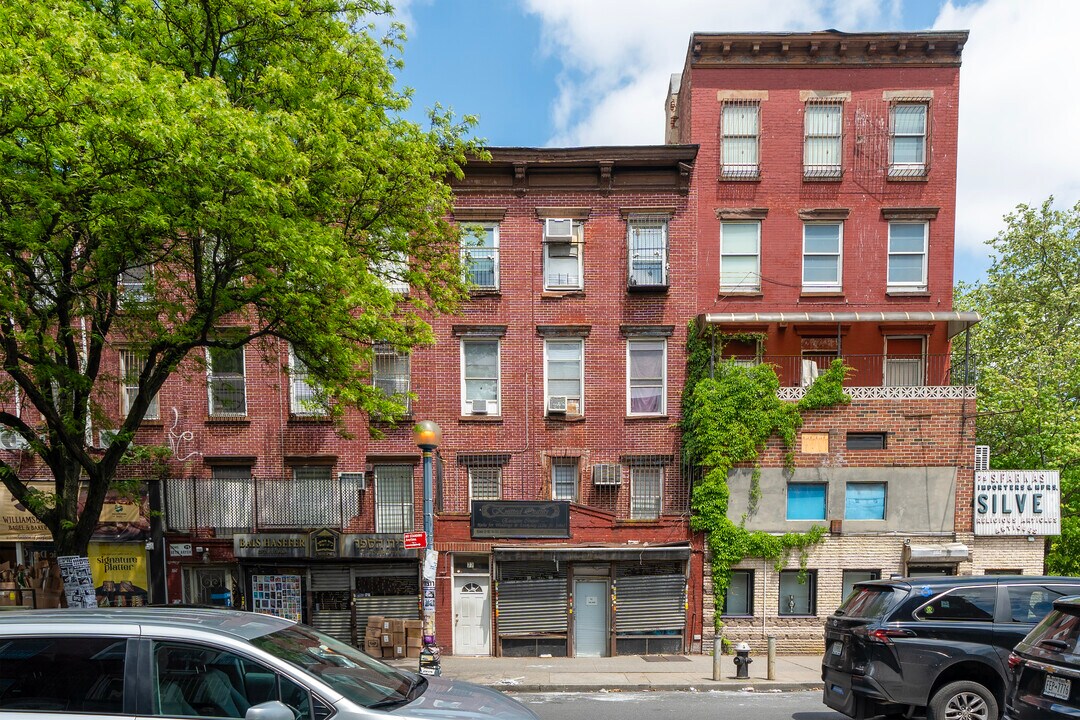 77 Lee Avenue in Brooklyn, NY - Building Photo