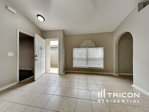 8390 Oak Crossing Dr W in Jacksonville, FL - Building Photo - Building Photo