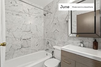 Room in Shared 3 bed/1 bath home, Unit C in New York, NY - Foto de edificio - Building Photo