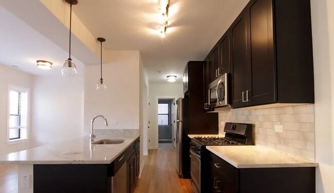 2211 W Eastwood Ave, Unit 3