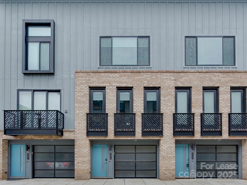 225 Domain Way in Charlotte, NC - Building Photo