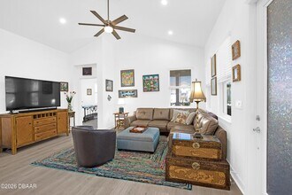 568 Daiquiri Pl in Daytona Beach, FL - Foto de edificio - Building Photo