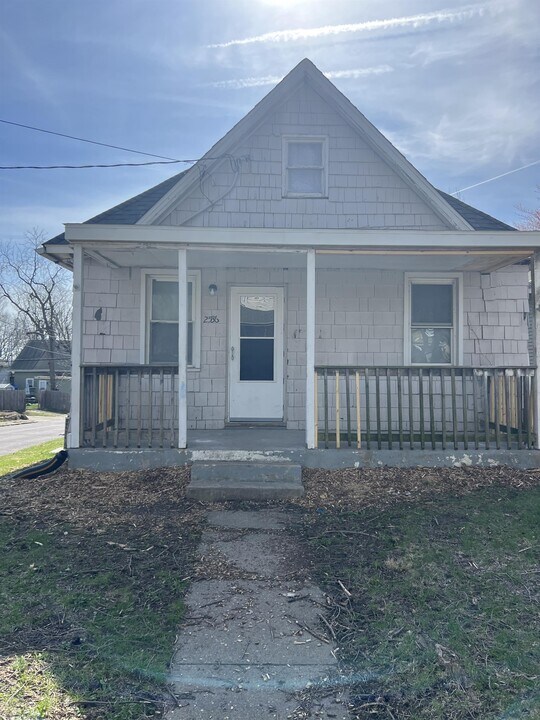 2536 NE Monroe St in Peoria, IL - Building Photo