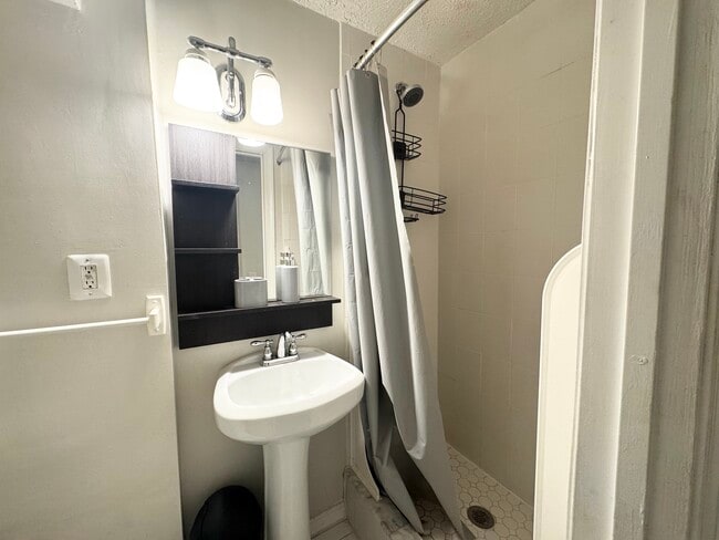 6037 Meyers Landing Ct in Burke, VA - Building Photo - Building Photo