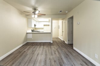 Belcourt Seniors Apartments 55+ in Norwalk, CA - Foto de edificio - Interior Photo