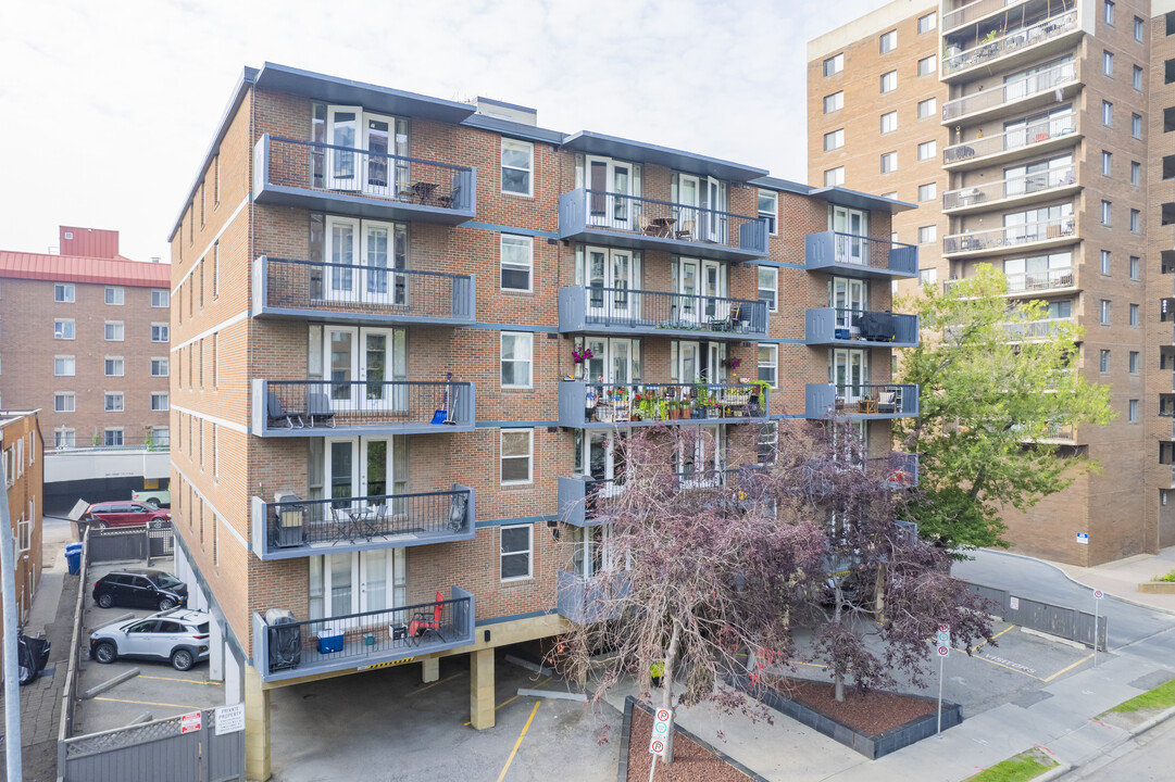 The Avenue in Calgary, AB - Building Photo