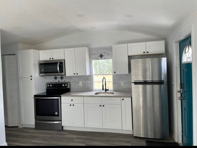 825 W 3rd St in West Palm Beach, FL - Building Photo - Building Photo