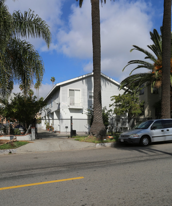 917 S Catalina St in Los Angeles, CA - Building Photo