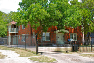 625 W 10th St Apartments