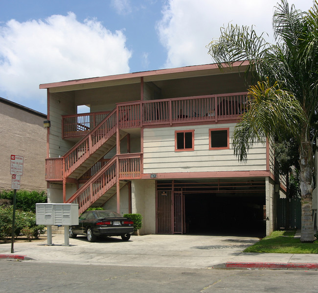 405 Halesworth St in Santa Ana, CA - Building Photo - Building Photo