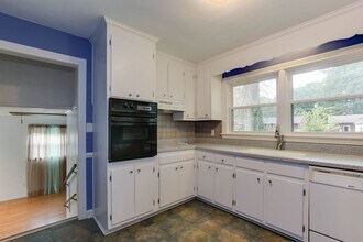 105 Adams Dr in Newport News, VA - Foto de edificio - Building Photo