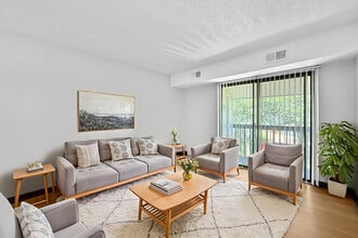 Rock Ridge Commons in Moline, IL - Building Photo - Building Photo