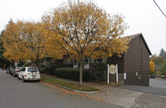 Hillcrest Apartments in Portland, OR - Building Photo - Building Photo