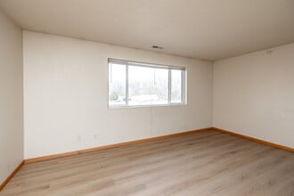 Campus Court Apartments in Cedar Falls, IA - Foto de edificio - Interior Photo