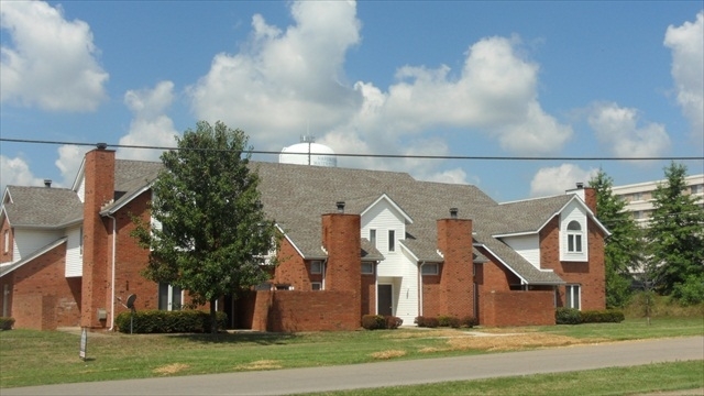 128 S Lorraine St in Radcliff, KY - Foto de edificio