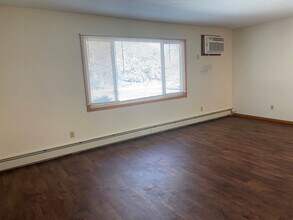 4301 Valley View Rd in Edina, MN - Foto de edificio - Interior Photo