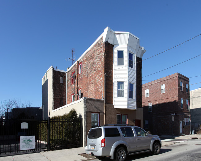 2130 S 5th St in Philadelphia, PA - Building Photo - Building Photo