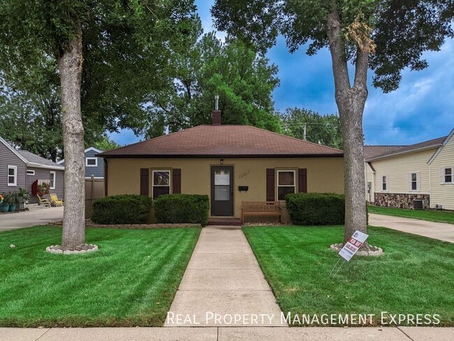 property at 1304 N Elmwood Ave