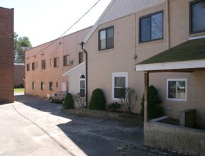 205-207 Central St in Bristol, CT - Building Photo - Building Photo