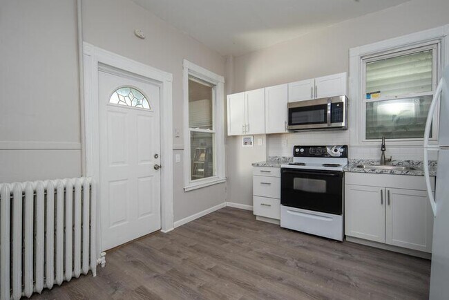 166 6th Ave in Troy, NY - Building Photo - Building Photo