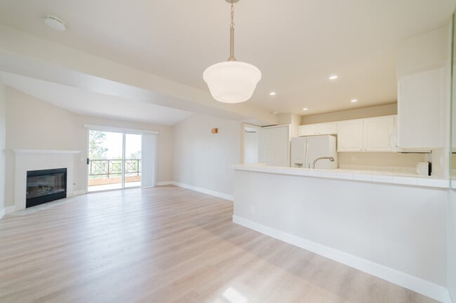 7001 Ballena Way in Carlsbad, CA - Building Photo - Building Photo