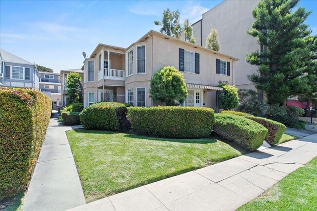 416 1/2 Veteran Ave in Los Angeles, CA - Building Photo - Building Photo