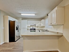 445 Allens Landing Ct in Lawrenceville, GA - Foto de edificio - Building Photo