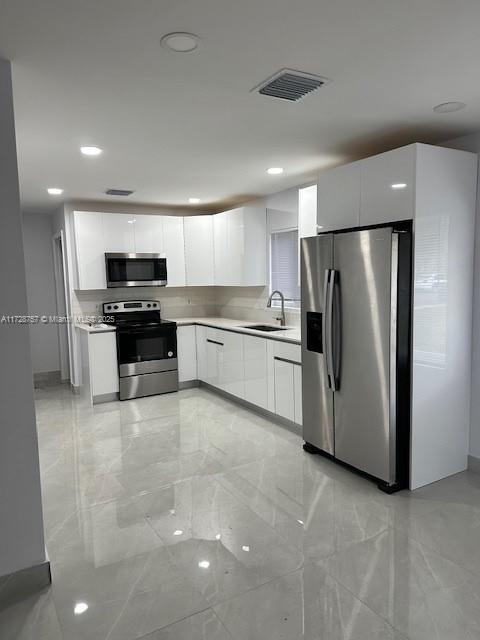 42 SE 10th Terrace in Dania Beach, FL - Foto de edificio - Building Photo