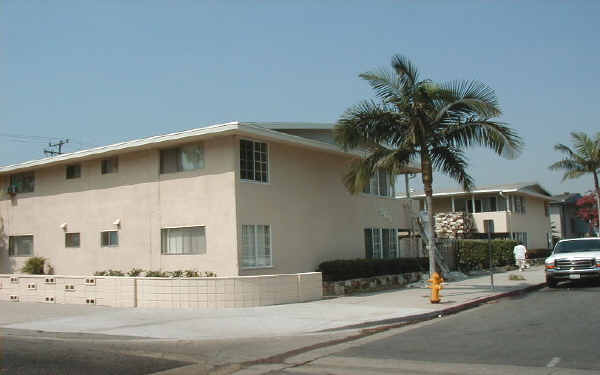 555 E Adams St in Long Beach, CA - Building Photo