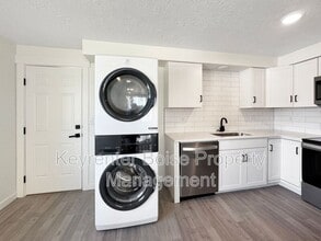 1245 S Security Ln in Boise, ID - Foto de edificio - Building Photo
