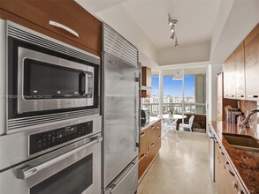 21205 Yacht Club Dr, Unit 3103 in Aventura, FL - Building Photo - Building Photo