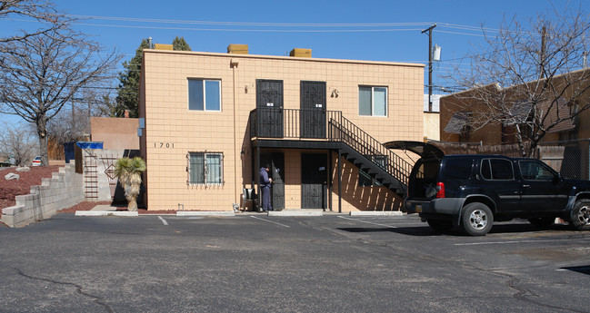 UNM Eightplex in Albuquerque, NM - Building Photo - Building Photo