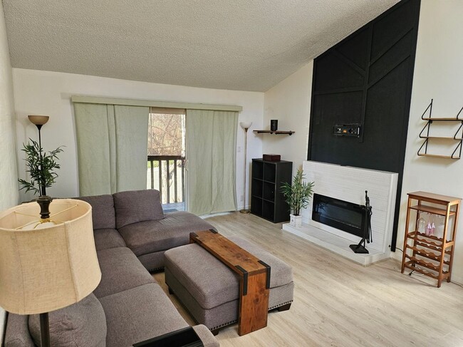 166 Kathy Ellen Dr in Vallejo, CA - Foto de edificio - Building Photo