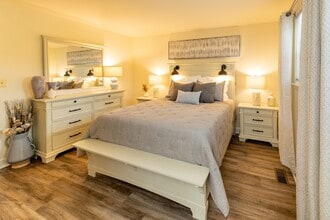Seven Oaks Townhomes in Edgewood, MD - Foto de edificio - Building Photo