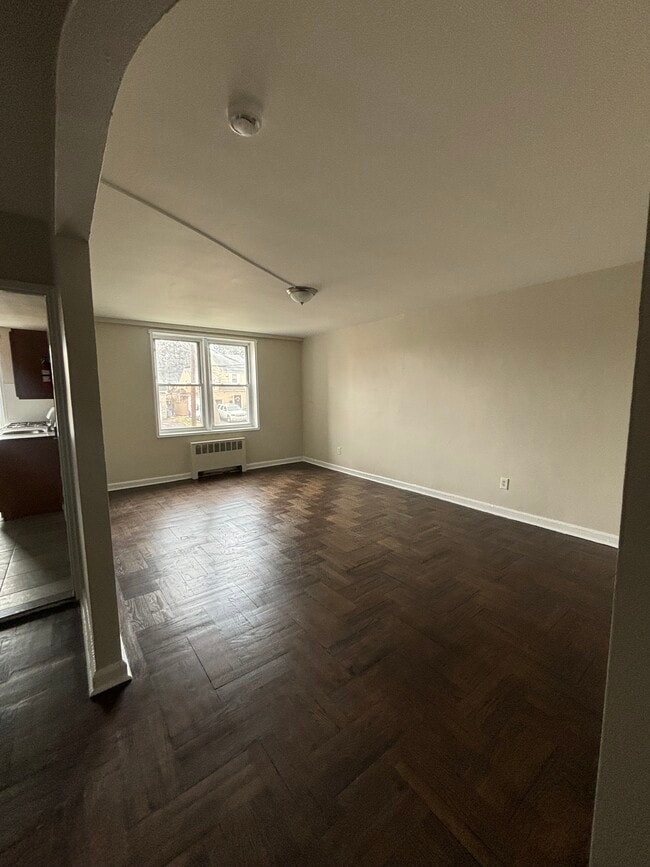 116-118 Chancellor Ave, Unit B25 in Newark, NJ - Building Photo - Building Photo