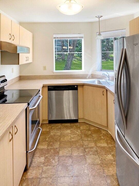 5300 Harbour Pointe Blvd in Mukilteo, WA - Building Photo