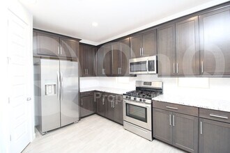 18775 W Canterbury Dr in Surprise, AZ - Building Photo - Building Photo