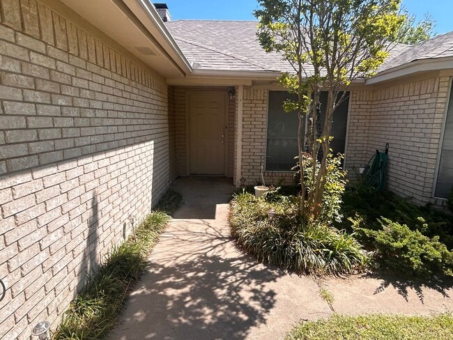 911 Sylvia St in Weatherford, TX - Building Photo - Building Photo