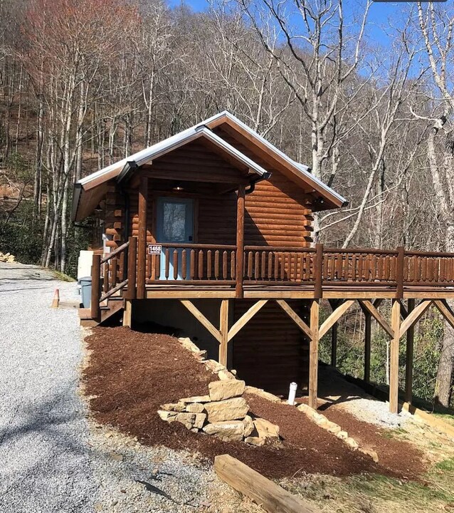 1468 Old Mill Rd in Hendersonville, NC - Building Photo